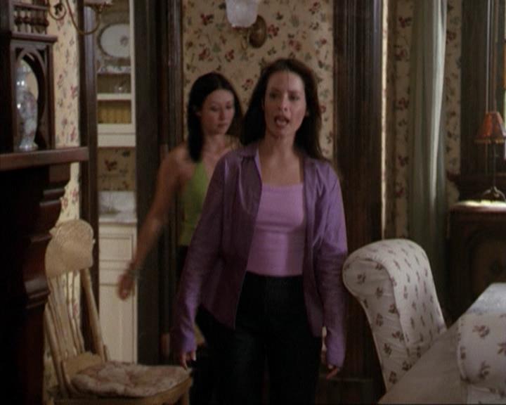 Charmed-Online-dot-net_207TheyreEverywhere1793.jpg