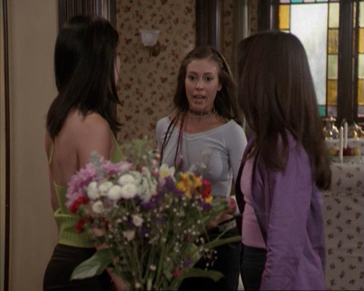 Charmed-Online-dot-net_207TheyreEverywhere1805.jpg
