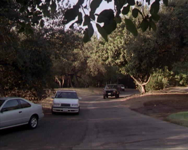Charmed-Online-dot-net_207TheyreEverywhere1820.jpg