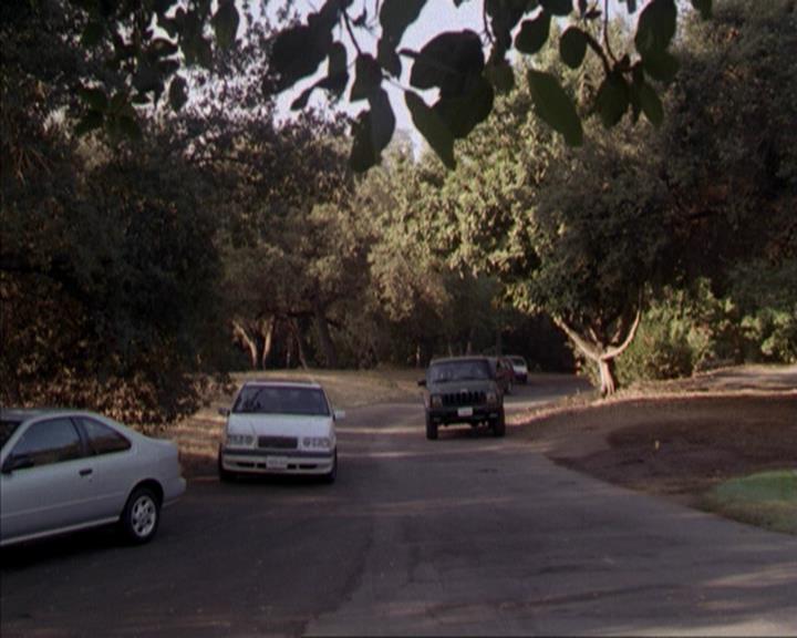 Charmed-Online-dot-net_207TheyreEverywhere1821.jpg