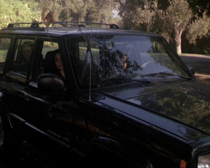Charmed-Online-dot-net_207TheyreEverywhere1826.jpg