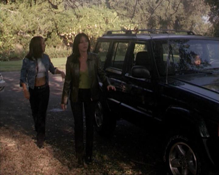 Charmed-Online-dot-net_207TheyreEverywhere1829.jpg