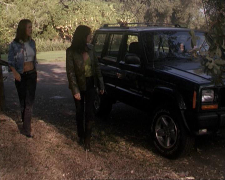 Charmed-Online-dot-net_207TheyreEverywhere1830.jpg