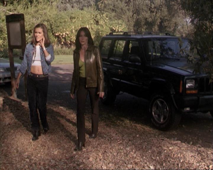 Charmed-Online-dot-net_207TheyreEverywhere1832.jpg