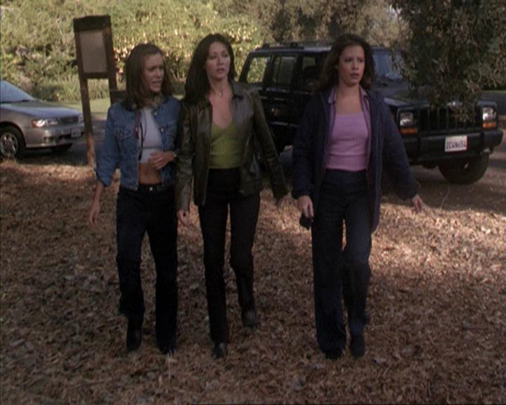 Charmed-Online-dot-net_207TheyreEverywhere1836.jpg