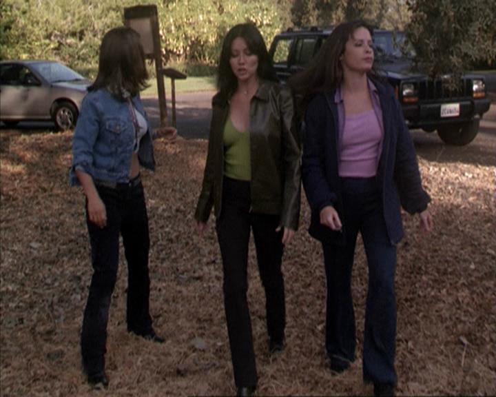 Charmed-Online-dot-net_207TheyreEverywhere1838.jpg