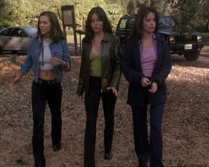 Charmed-Online-dot-net_207TheyreEverywhere1839.jpg