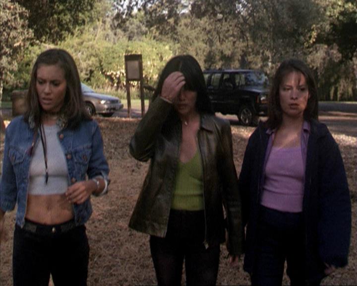 Charmed-Online-dot-net_207TheyreEverywhere1844.jpg