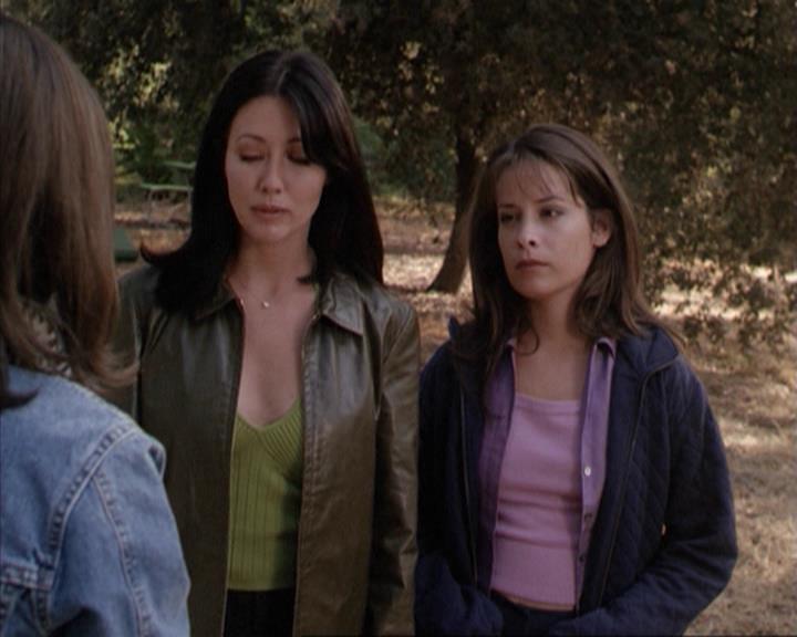 Charmed-Online-dot-net_207TheyreEverywhere1862.jpg