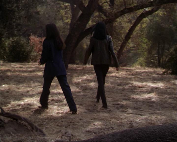Charmed-Online-dot-net_207TheyreEverywhere1869.jpg