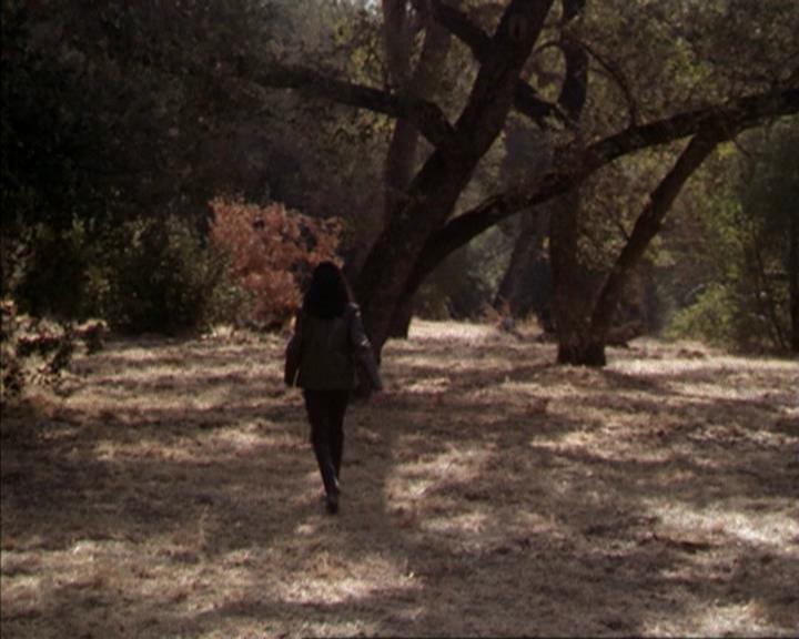Charmed-Online-dot-net_207TheyreEverywhere1872.jpg