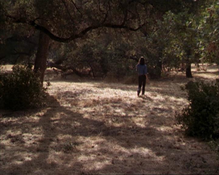 Charmed-Online-dot-net_207TheyreEverywhere1877.jpg
