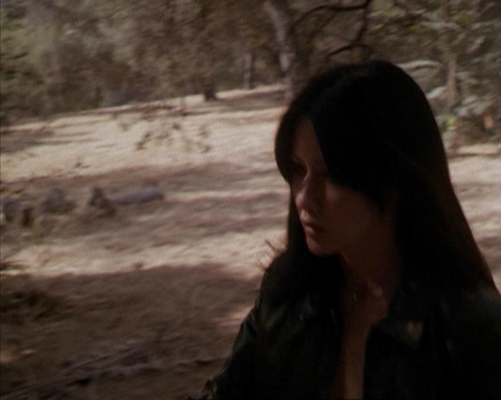 Charmed-Online-dot-net_207TheyreEverywhere1880.jpg
