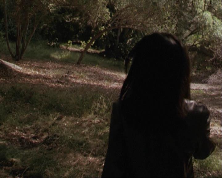 Charmed-Online-dot-net_207TheyreEverywhere1884.jpg