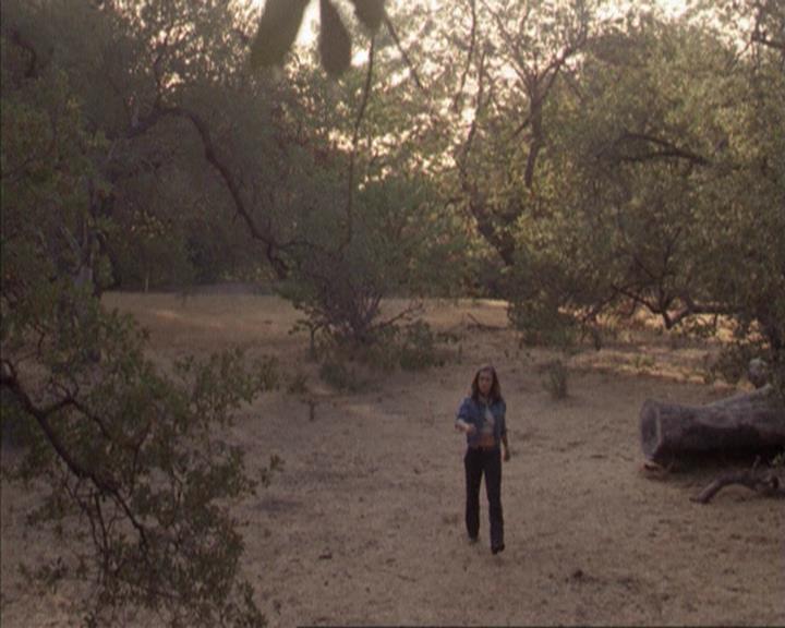 Charmed-Online-dot-net_207TheyreEverywhere1888.jpg