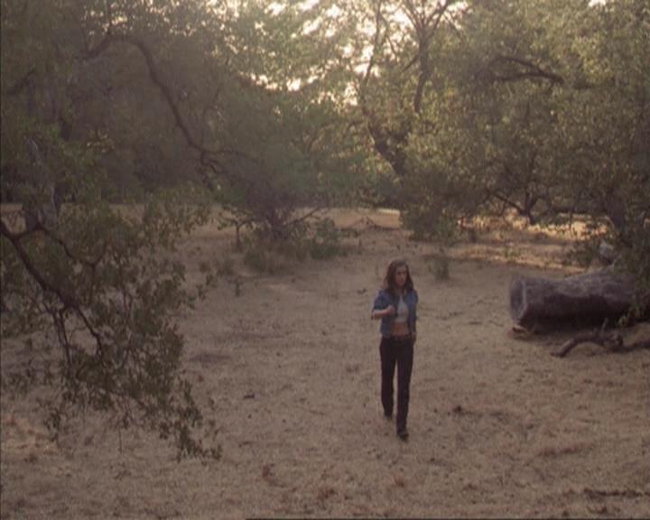 Charmed-Online-dot-net_207TheyreEverywhere1889.jpg
