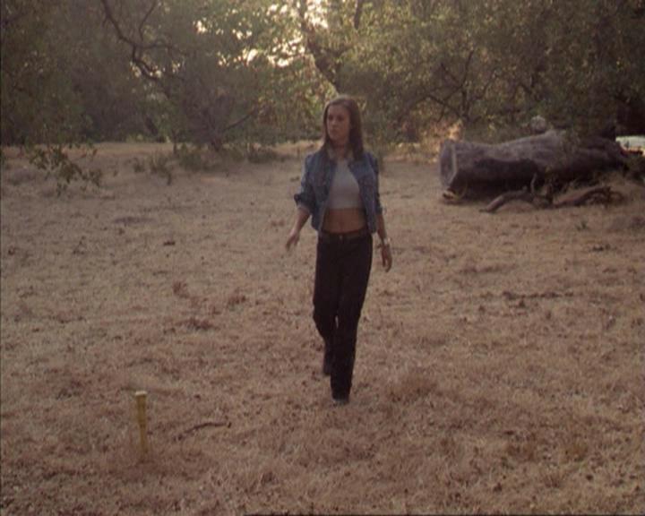 Charmed-Online-dot-net_207TheyreEverywhere1892.jpg