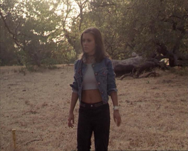 Charmed-Online-dot-net_207TheyreEverywhere1894.jpg
