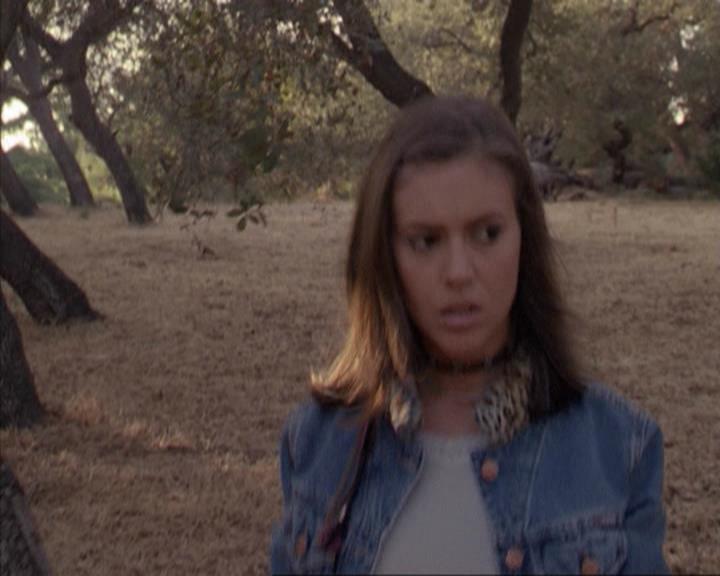 Charmed-Online-dot-net_207TheyreEverywhere1899.jpg