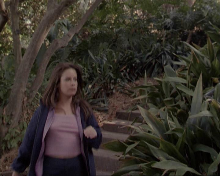 Charmed-Online-dot-net_207TheyreEverywhere1905.jpg