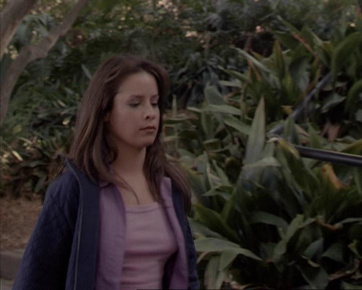 Charmed-Online-dot-net_207TheyreEverywhere1906.jpg