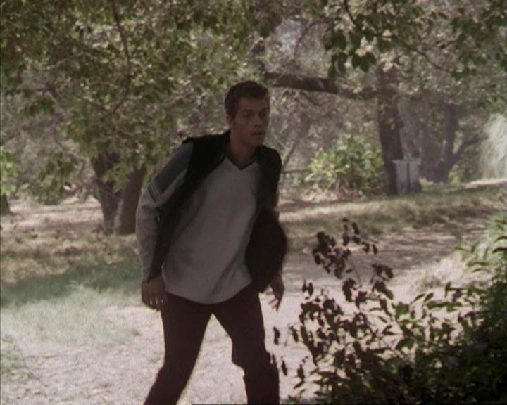 Charmed-Online-dot-net_207TheyreEverywhere1920.jpg