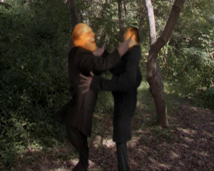 Charmed-Online-dot-net_207TheyreEverywhere2044.jpg