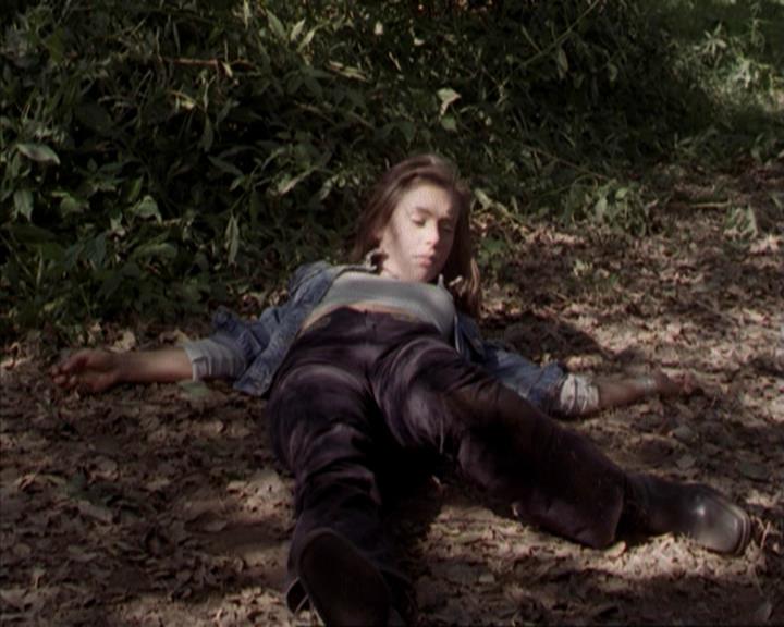 Charmed-Online-dot-net_207TheyreEverywhere2053.jpg