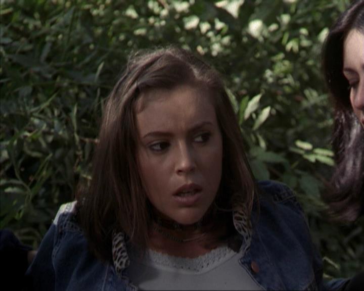 Charmed-Online-dot-net_207TheyreEverywhere2060.jpg