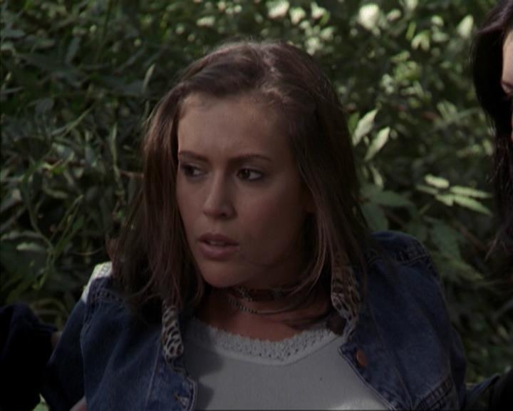 Charmed-Online-dot-net_207TheyreEverywhere2061.jpg