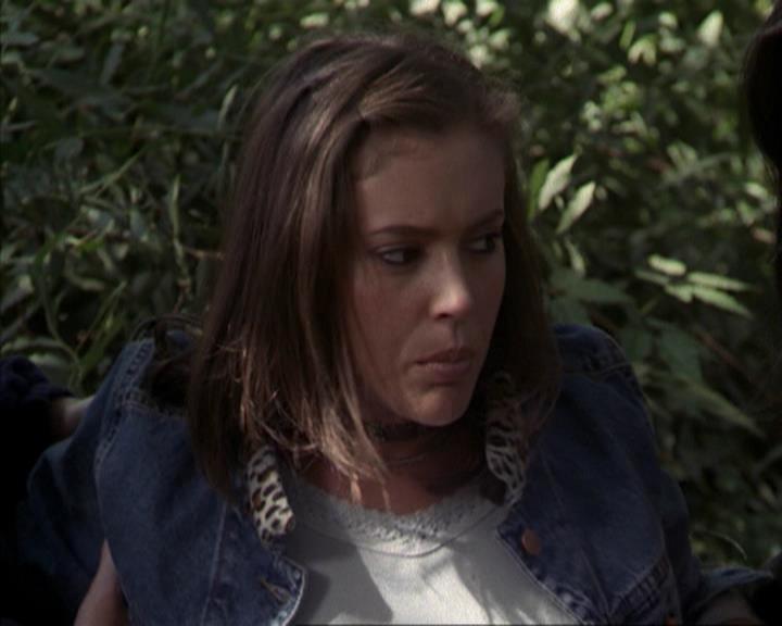 Charmed-Online-dot-net_207TheyreEverywhere2062.jpg