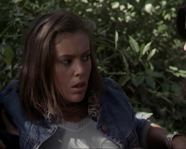 Charmed-Online-dot-net_207TheyreEverywhere2072.jpg