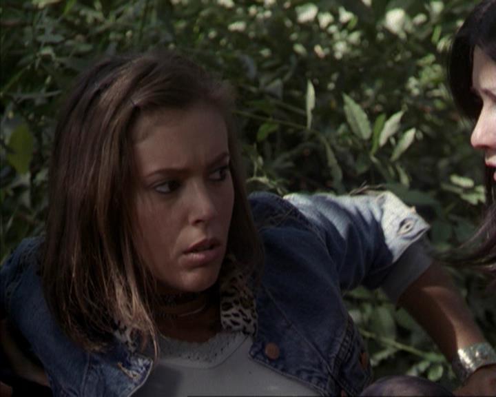 Charmed-Online-dot-net_207TheyreEverywhere2073.jpg