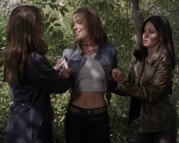 Charmed-Online-dot-net_207TheyreEverywhere2079.jpg