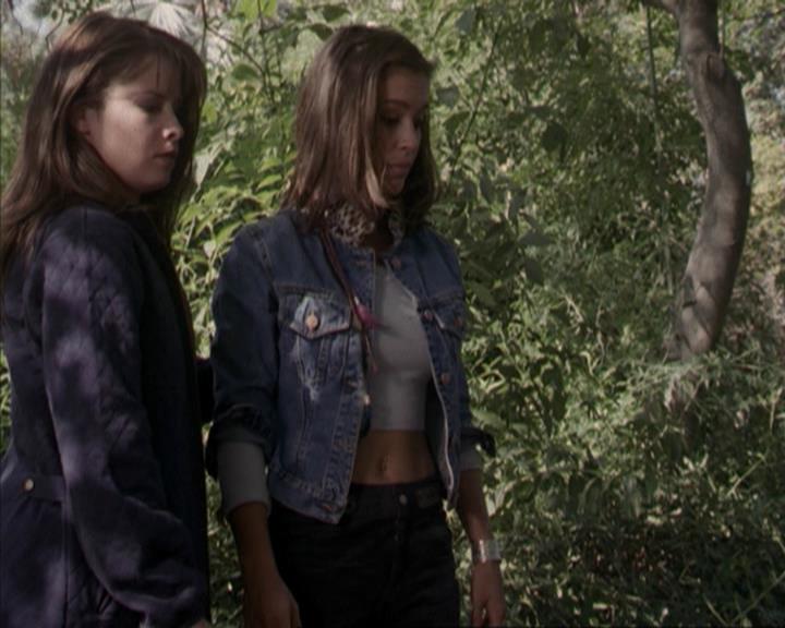 Charmed-Online-dot-net_207TheyreEverywhere2084.jpg