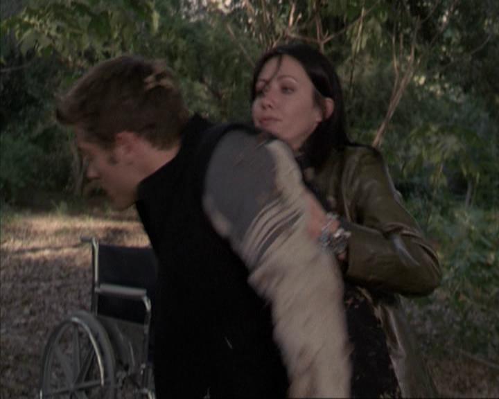 Charmed-Online-dot-net_207TheyreEverywhere2088.jpg