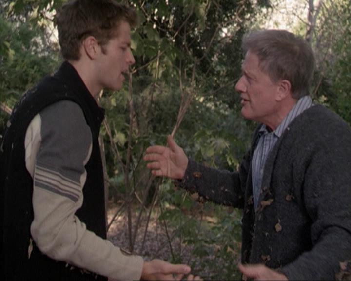 Charmed-Online-dot-net_207TheyreEverywhere2112.jpg