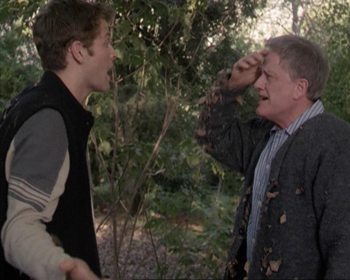 Charmed-Online-dot-net_207TheyreEverywhere2113.jpg