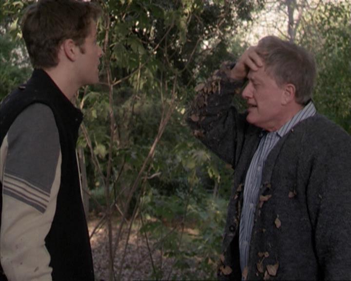 Charmed-Online-dot-net_207TheyreEverywhere2114.jpg