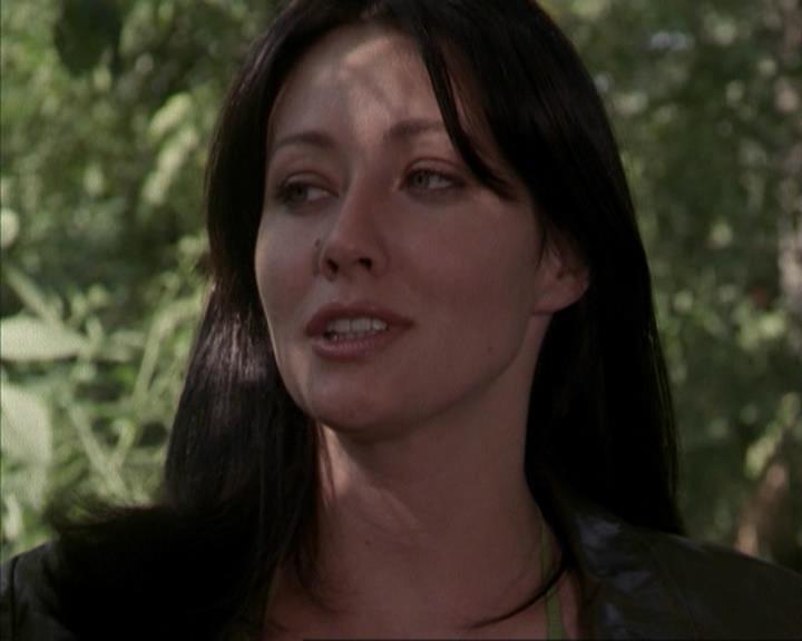 Charmed-Online-dot-net_207TheyreEverywhere2117.jpg