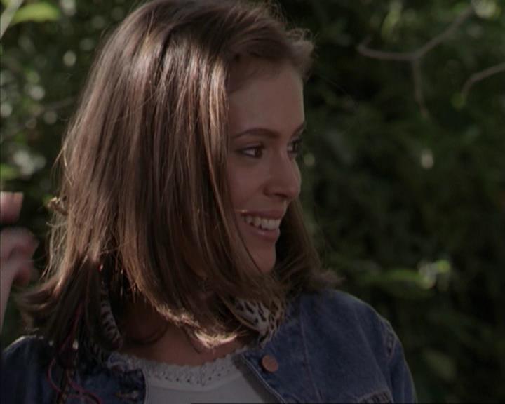 Charmed-Online-dot-net_207TheyreEverywhere2119.jpg