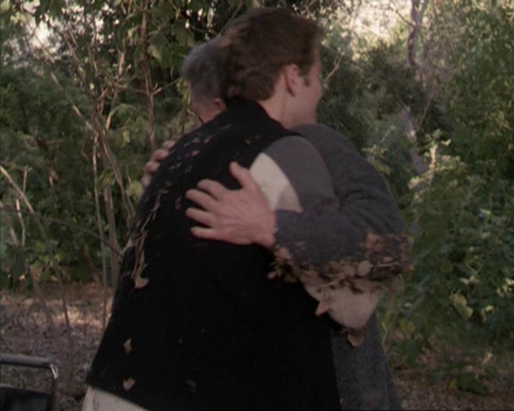 Charmed-Online-dot-net_207TheyreEverywhere2122.jpg