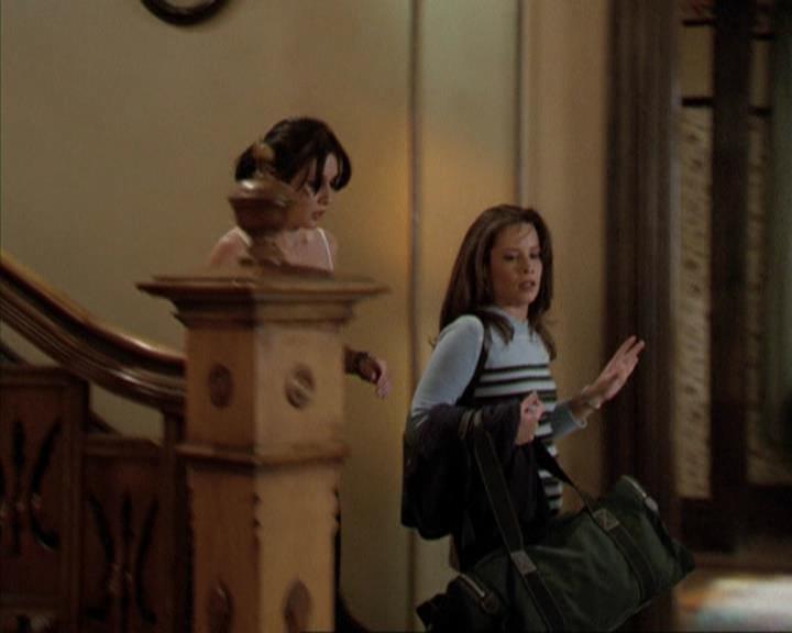 Charmed-Online-dot-net_207TheyreEverywhere2131.jpg