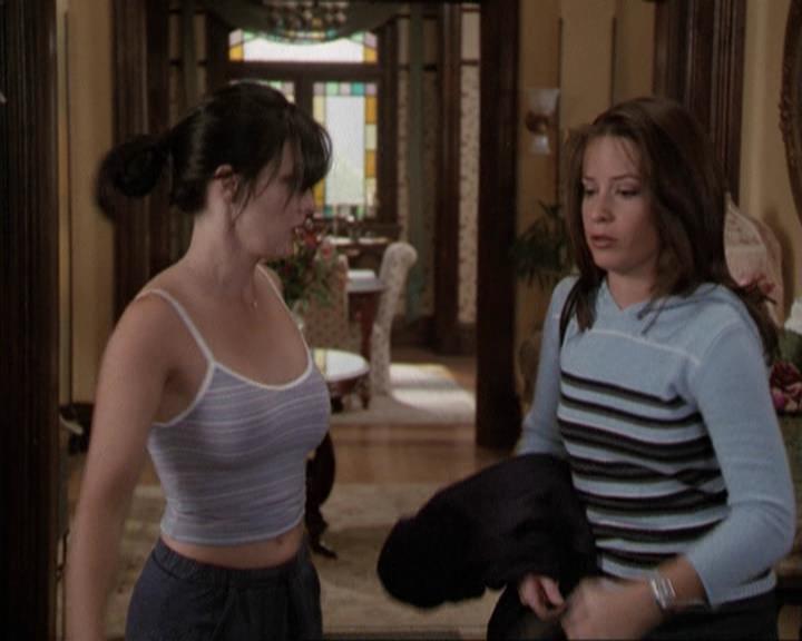 Charmed-Online-dot-net_207TheyreEverywhere2136.jpg