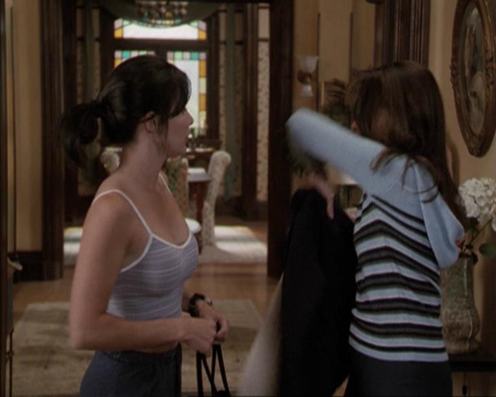 Charmed-Online-dot-net_207TheyreEverywhere2139.jpg