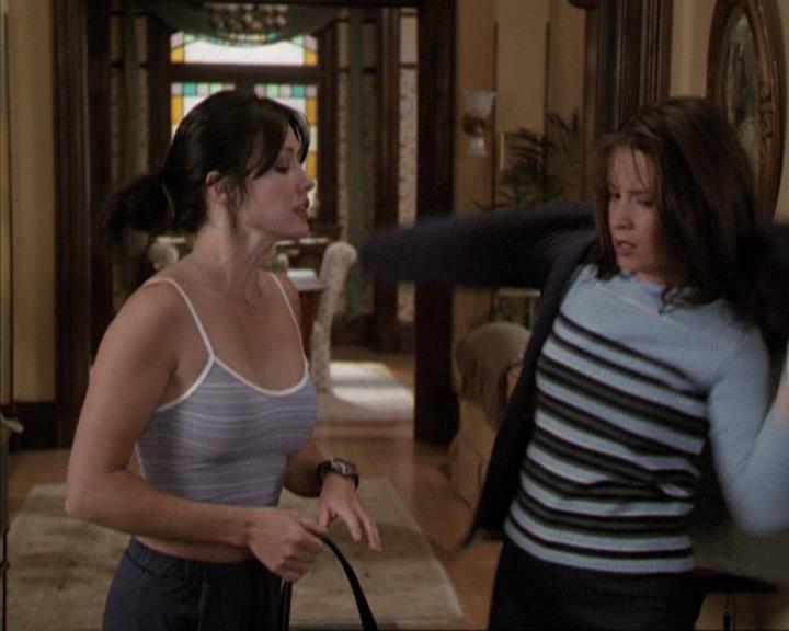 Charmed-Online-dot-net_207TheyreEverywhere2140.jpg