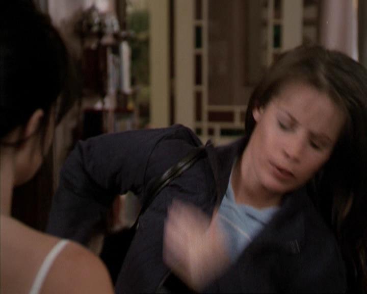 Charmed-Online-dot-net_207TheyreEverywhere2145.jpg