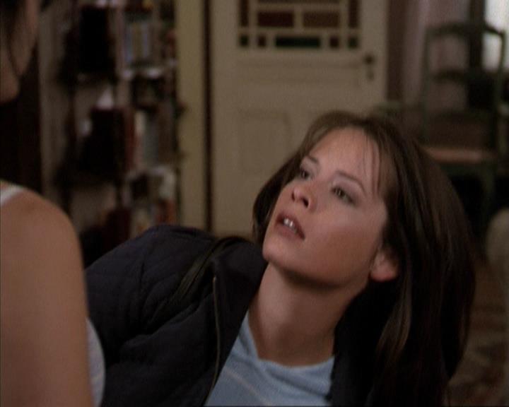Charmed-Online-dot-net_207TheyreEverywhere2146.jpg