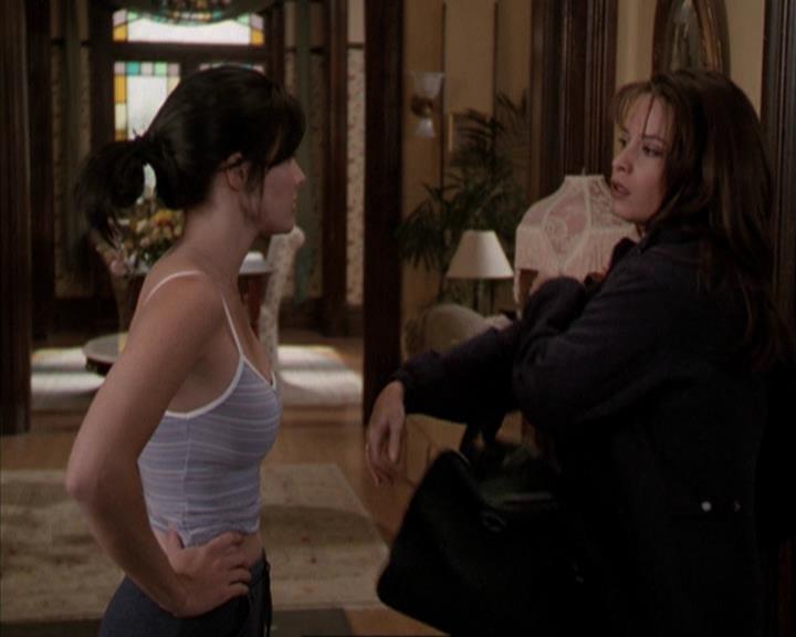 Charmed-Online-dot-net_207TheyreEverywhere2150.jpg