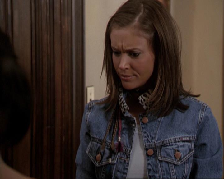 Charmed-Online-dot-net_207TheyreEverywhere2162.jpg
